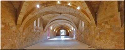 Narbonne (11 - Aude) Abbaye de Fonfroide - salle1