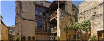 Puy-l"Evêque (46 - Lot) - ruelle et fontaine